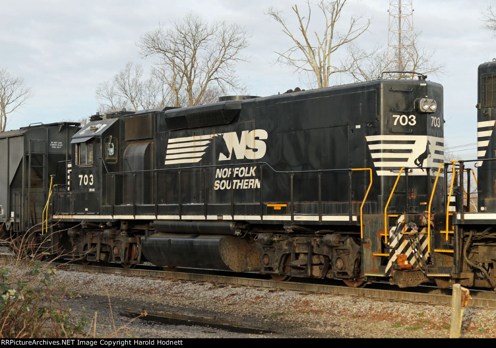 NS 703